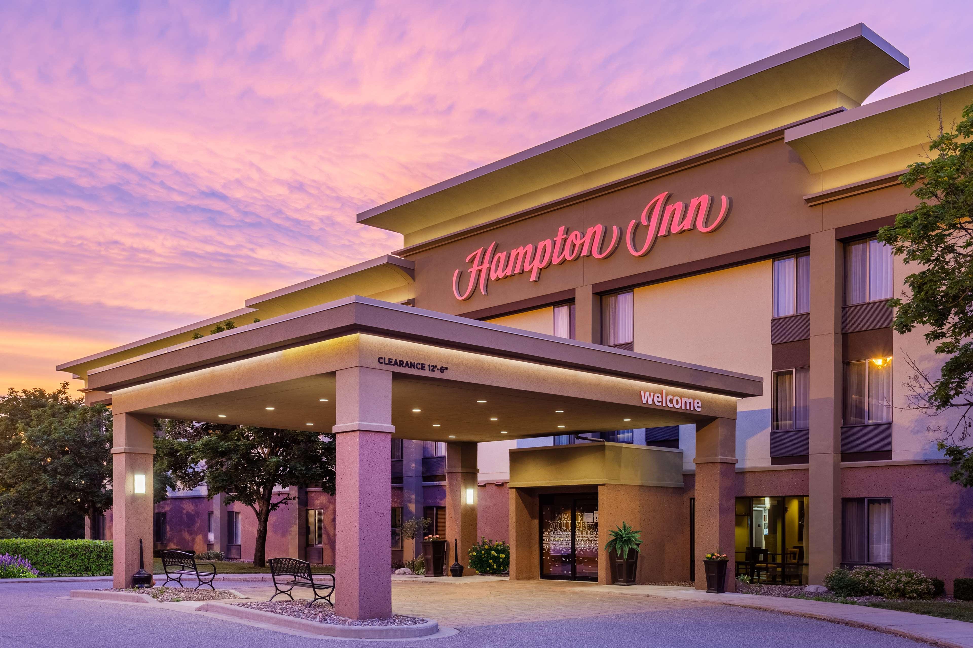 Hampton Inn О-Клэр Экстерьер фото