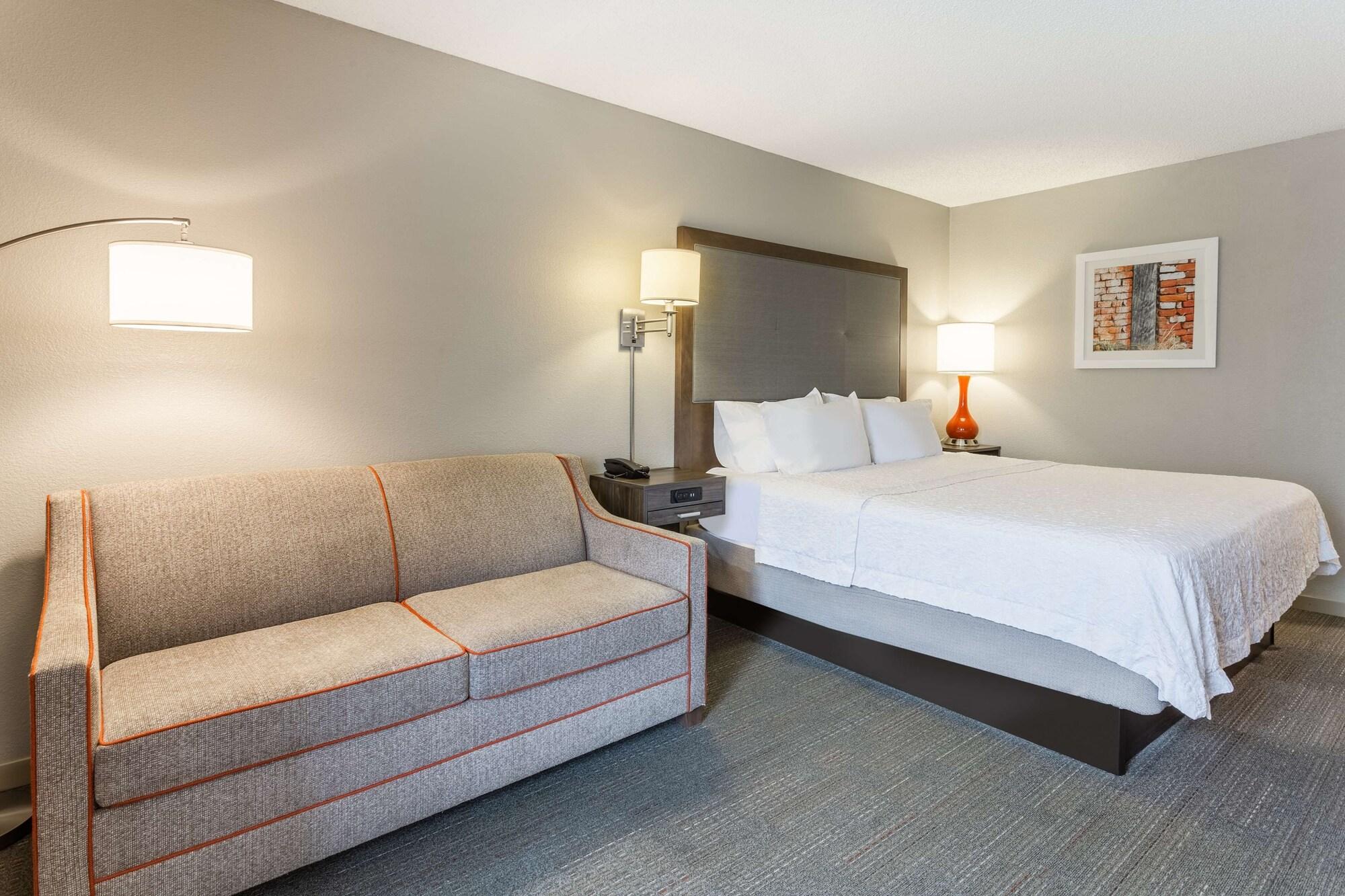 Hampton Inn О-Клэр Экстерьер фото