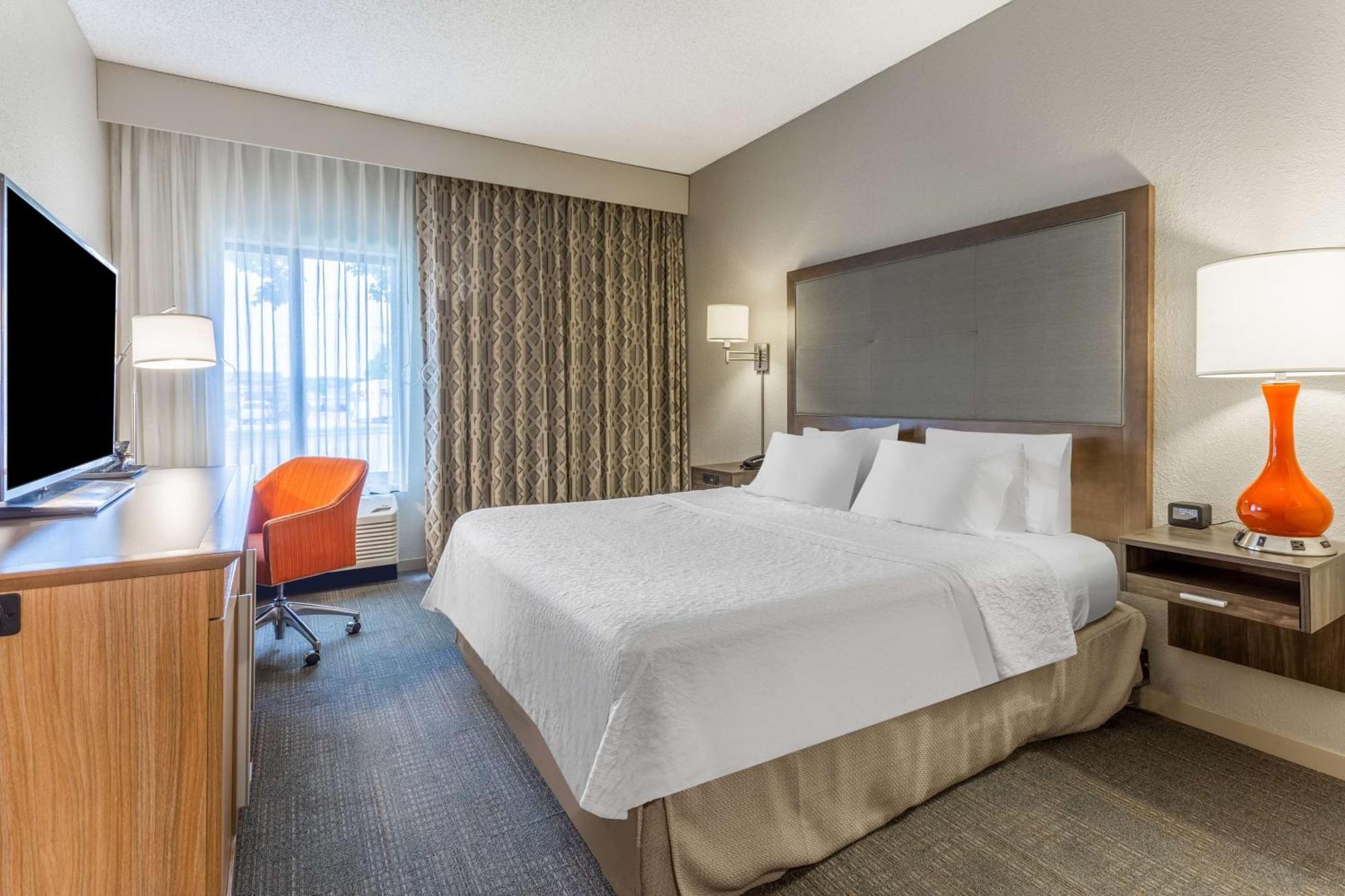 Hampton Inn О-Клэр Экстерьер фото